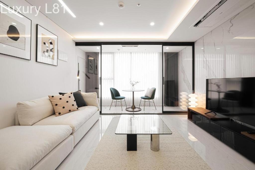 Angia Luxury Apartment Inside Landmark 81 Tower Ho Chi Minh City Bagian luar foto
