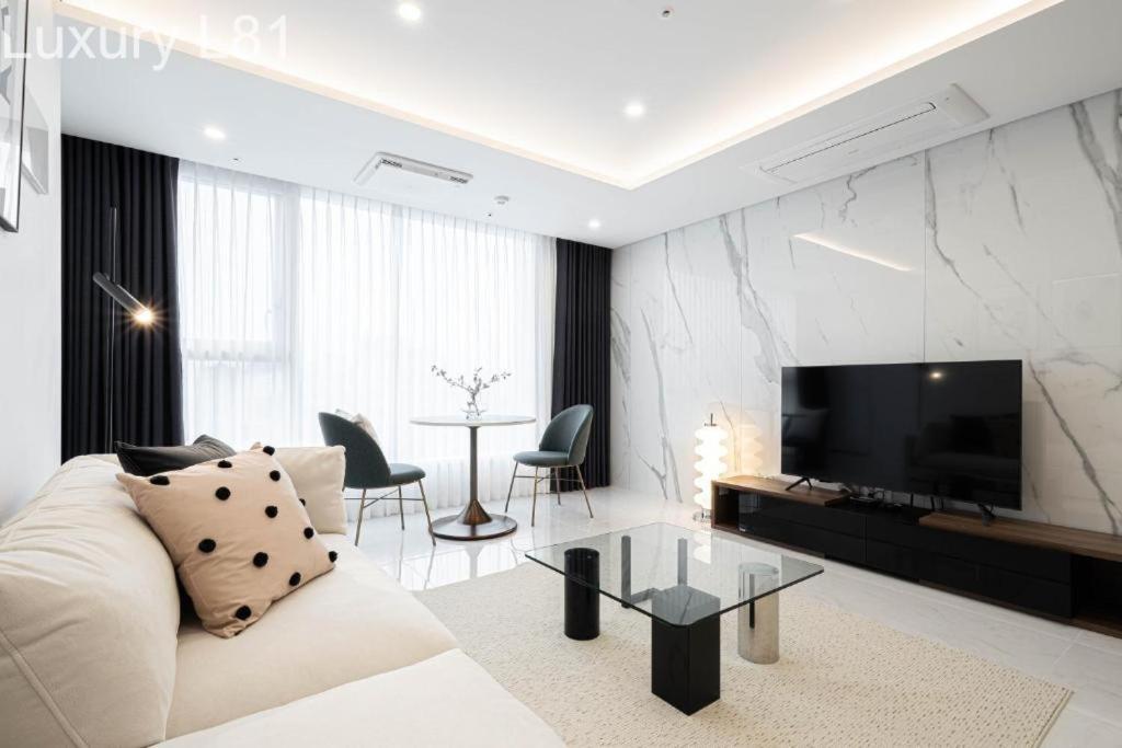 Angia Luxury Apartment Inside Landmark 81 Tower Ho Chi Minh City Bagian luar foto
