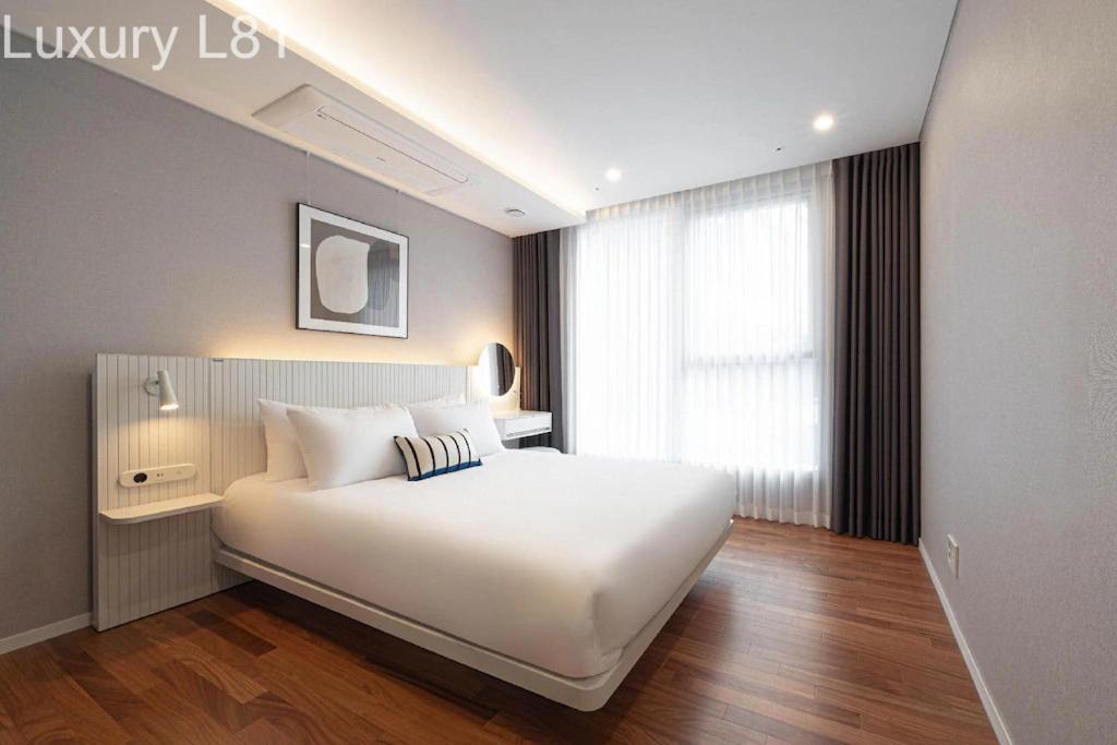 Angia Luxury Apartment Inside Landmark 81 Tower Ho Chi Minh City Bagian luar foto